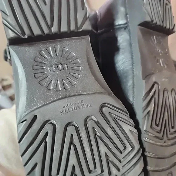 Ugg Leather and Fur lined boots. Size 8 - Picture 7 of 13